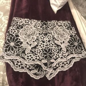 Flower lace design shorts